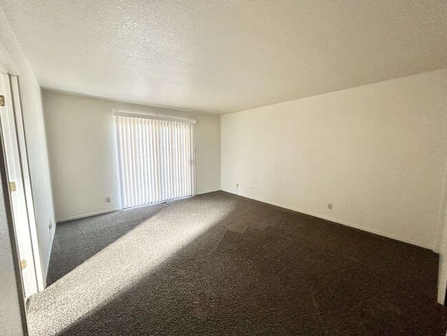 Building Photo - 1584 Johnson Ln