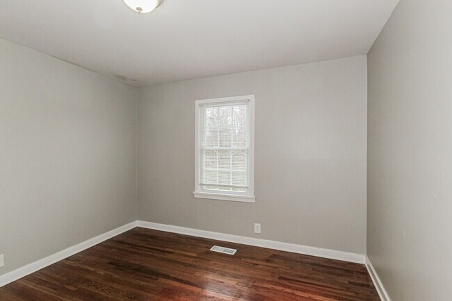 Building Photo - 960 7th Pl