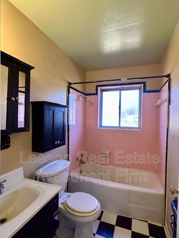 Building Photo - 2010 Colleen Drive