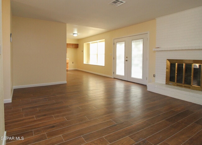 Building Photo - 1808 Dean Martin Dr