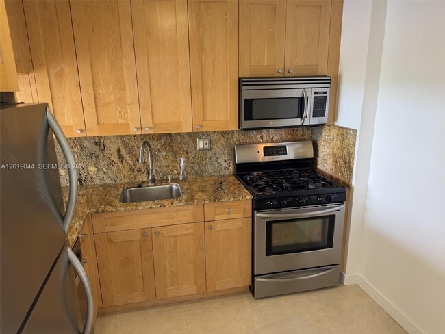 Building Photo - 13120 SW 92nd Ave