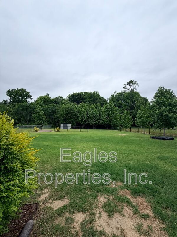 Building Photo - 205 Coffman Dr