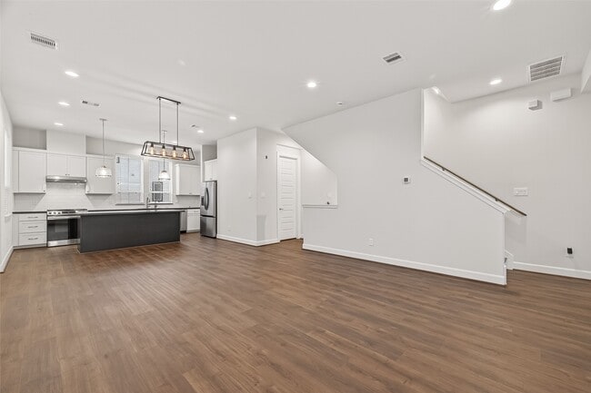 Building Photo - 2712 Grand Fountains Dr