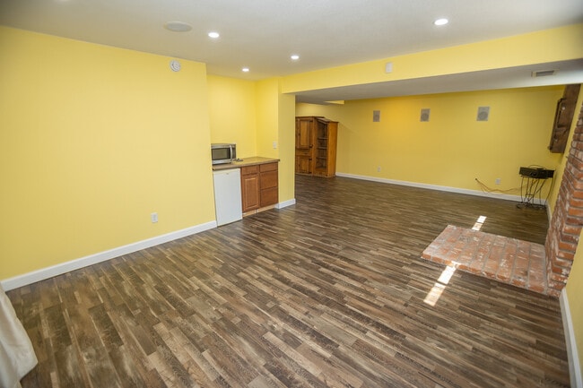 Building Photo - 1122 Major Dr