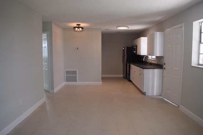 Building Photo - 3094 SE Clayton St