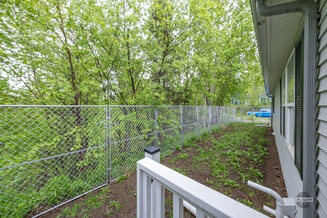 Building Photo - Charming Palmer Home!