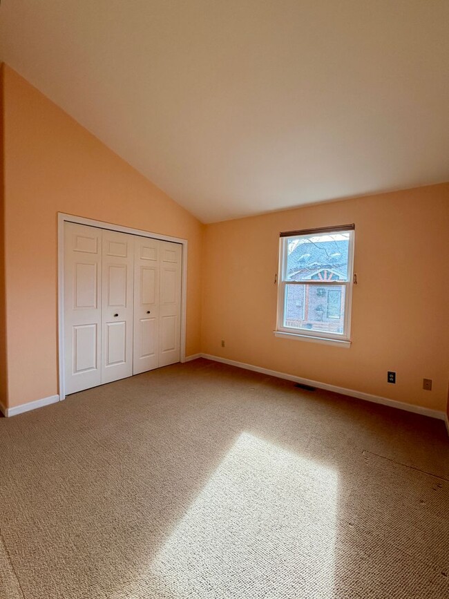 Building Photo - 5-Bed, 2.5-Bath Home Near MacIntosh Lake with Hardwood Floors, Gas Fireplace, and Finished Basement