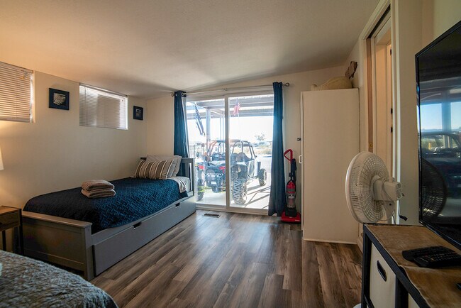 Building Photo - 555 Beachcomber Blvd