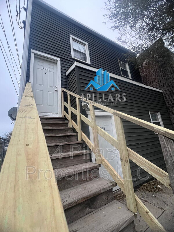 Building Photo - 1311 E Columbus Dr