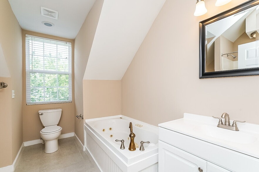 Building Photo - 2919 Weybridge Dr