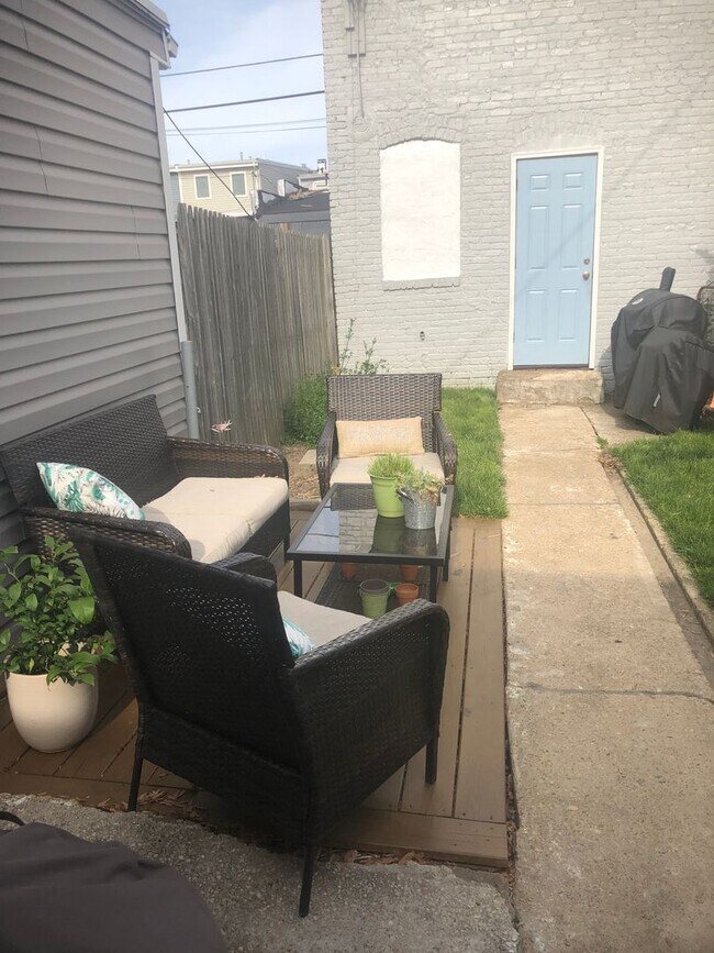 Building Photo - One Block From The Avenue! Perfect 2-Bedro...
