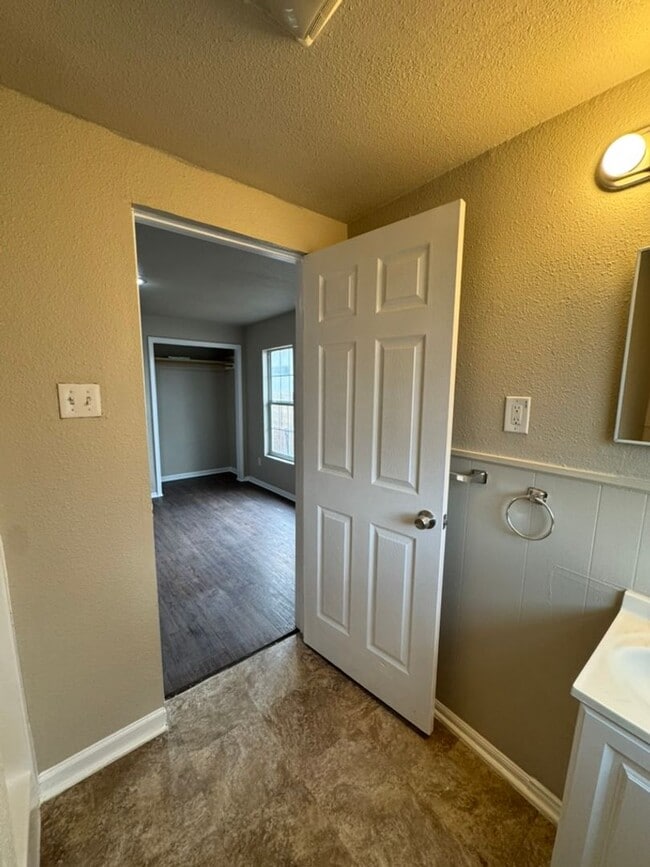 Building Photo - 3 Bed / 2 Bath Home in South San Antonio – Easy Access to I-10 & I-37