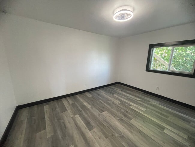Building Photo - Newly updated 2 bedroom apartment for rent!