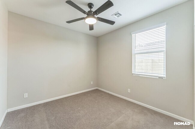 Building Photo - Spacious 5BR House in Casa Grande