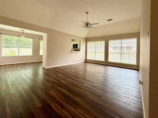 Building Photo - 4006 Hunnington Dr
