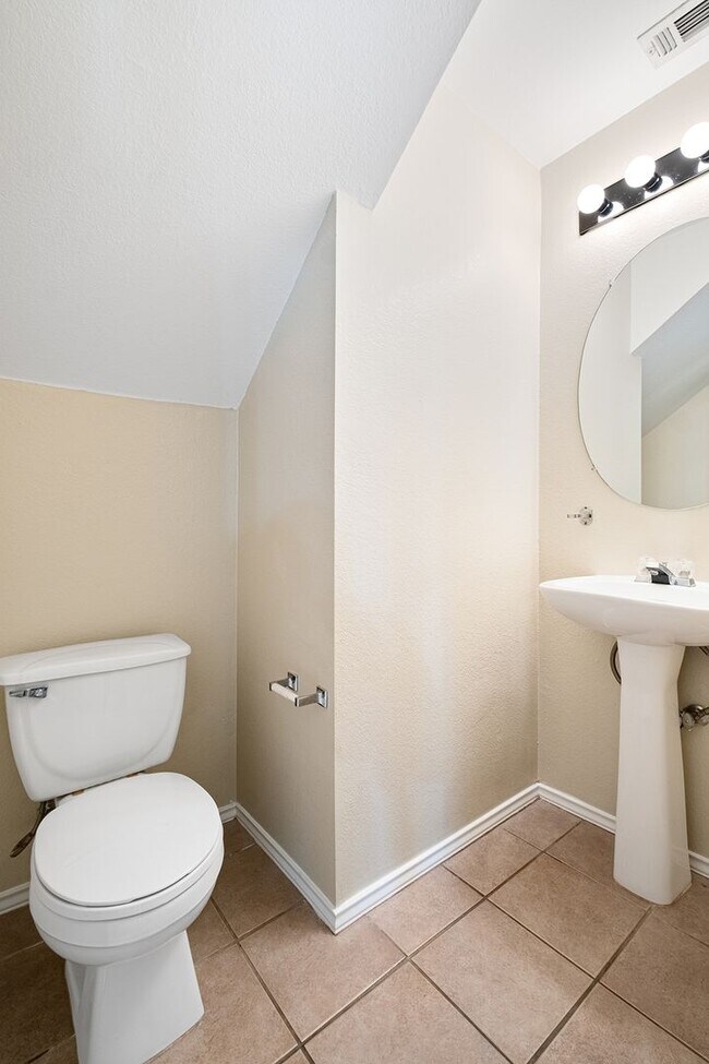 Building Photo - Stunning 4-Bedroom Home in Cedar Park with...