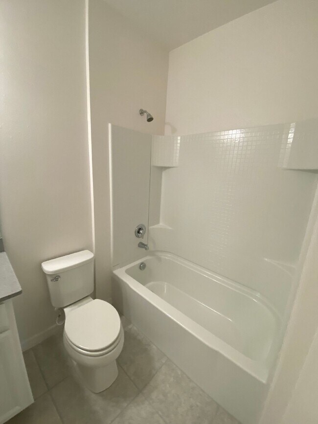 Building Photo - Charming 3 Bed, 2.5 Bath Rental in Lithia,...