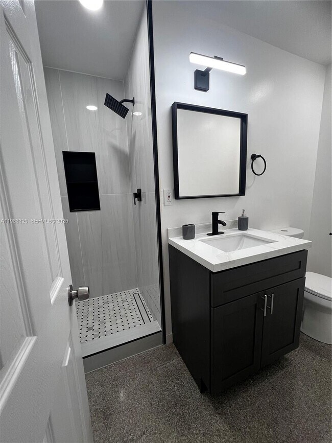 Building Photo - 3820 SW 16th St