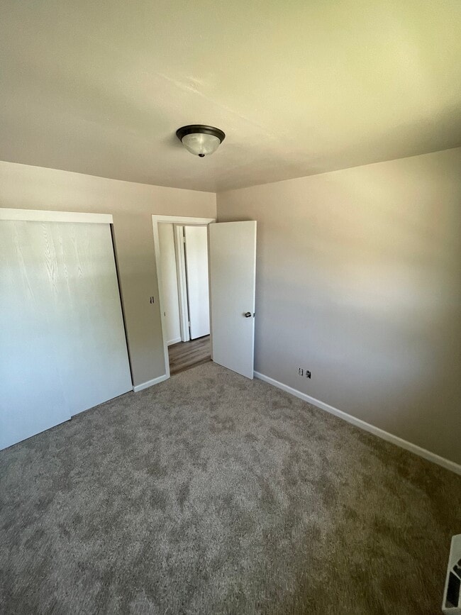 Building Photo - 9309 Florence Dr