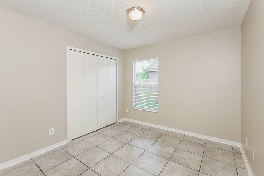 Building Photo - 13611 Glasser Ave