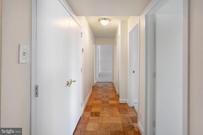 Building Photo - 3800 Fairfax Dr