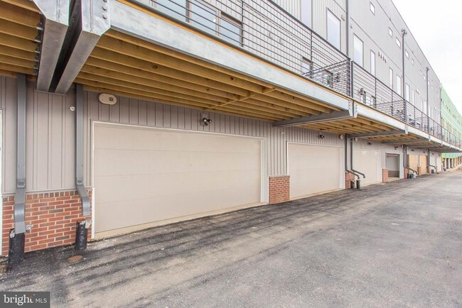 Building Photo - 2139 League St