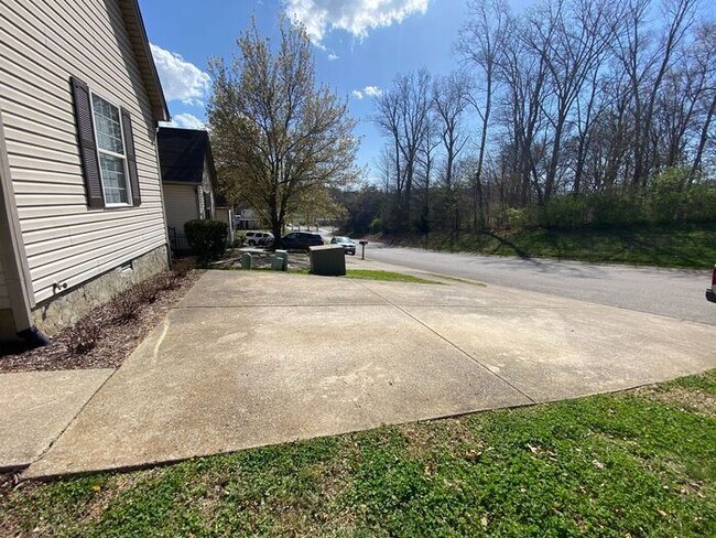 Building Photo - Now Available - 2 Bed 2 Bath House in Brit...