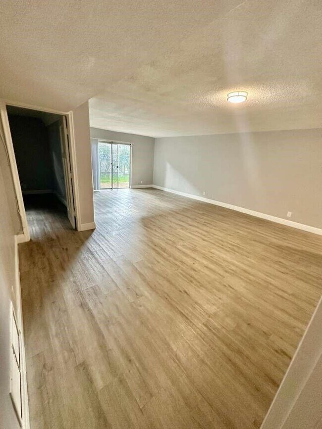 Building Photo - 1740 NW 60th Ave