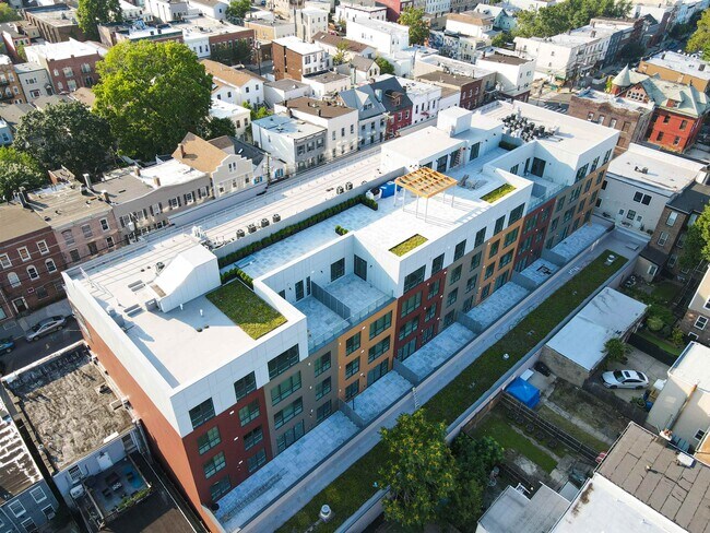 Building Photo - 418 Palisade Ave