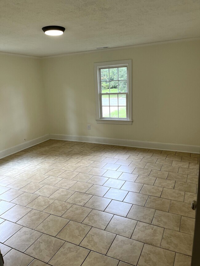 Building Photo - 708 3rd St