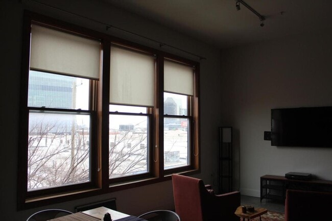 Building Photo - 2502 Live Oak St