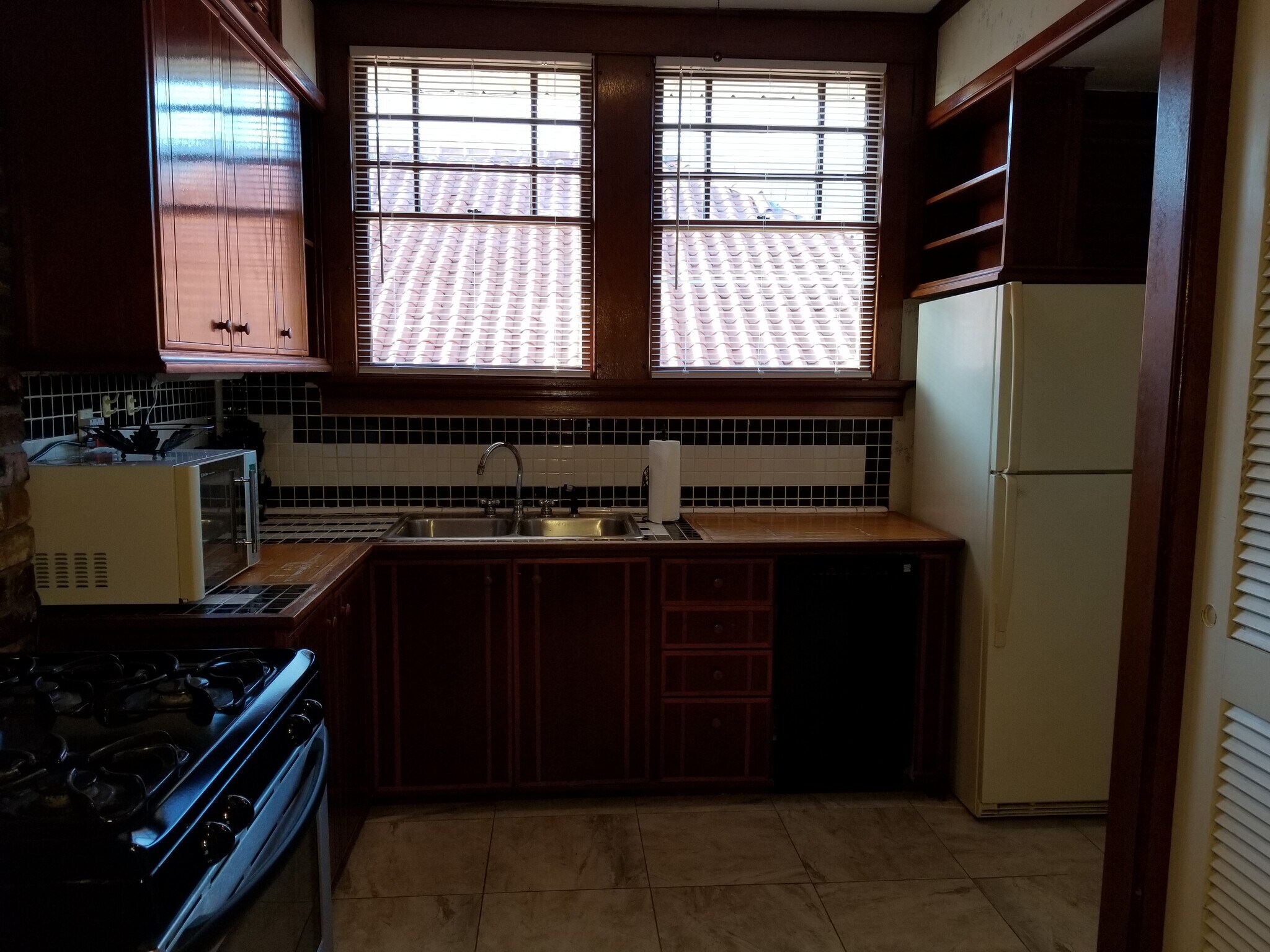 Kitchen - 2231 Marengo St