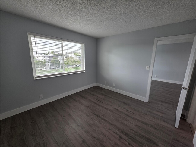 Building Photo - 2108 S Cypress Bend Dr