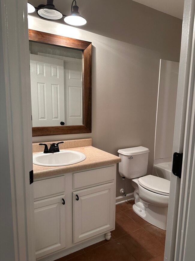 Building Photo - Charming 2-Bedroom Townhome in 'The Commons', Hanahan, S.C.