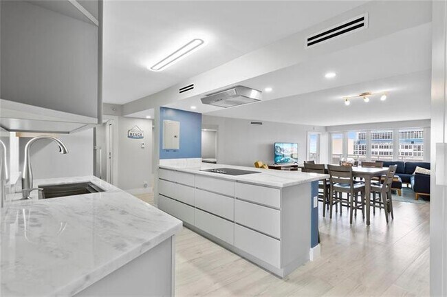 Building Photo - 4100 Galt Ocean Dr