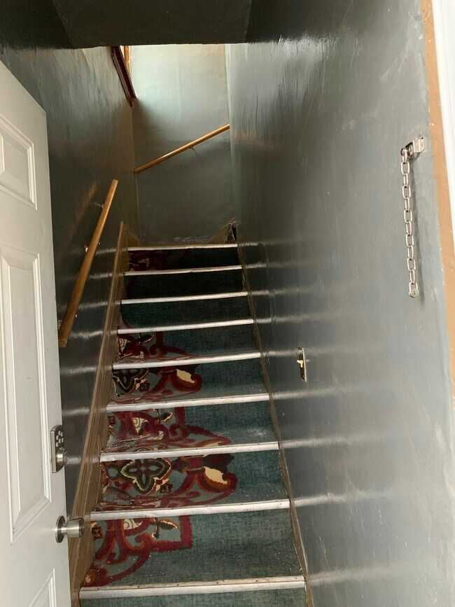 Building Photo - 461 Rich St