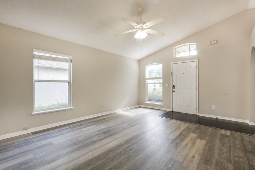 Building Photo - 5529 New Cambridge Rd