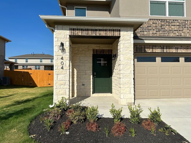 Building Photo - 404 Brody Ln