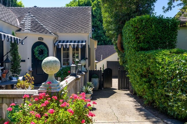 Building Photo - 3109 Calle Cedro