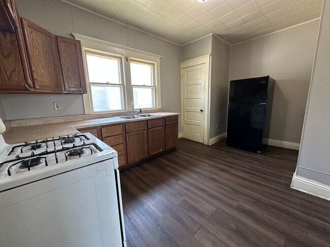 Building Photo - 3 bed, 1 bath home for rent in Waterloo