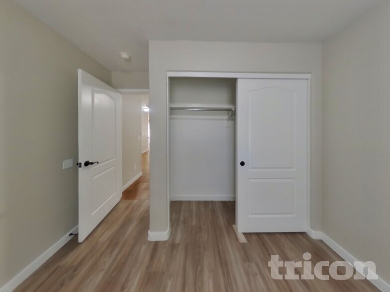 Building Photo - 5213 S 23rd Pl