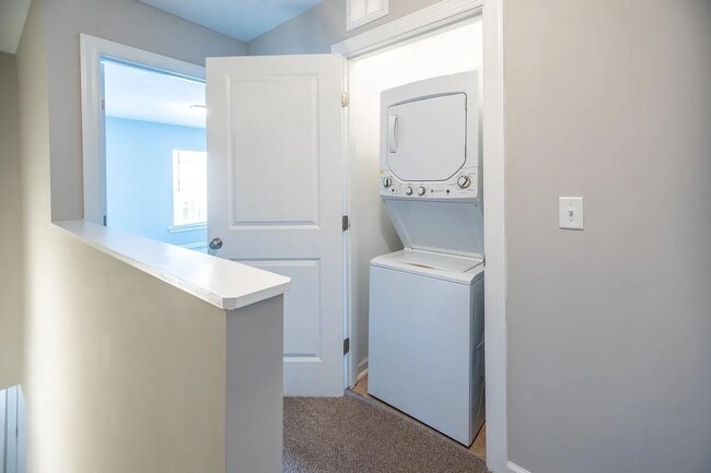 Building Photo - Adderman Point- 1 bed/1 bath Apartment