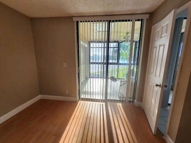 Building Photo - 2738 Carambola Cir S