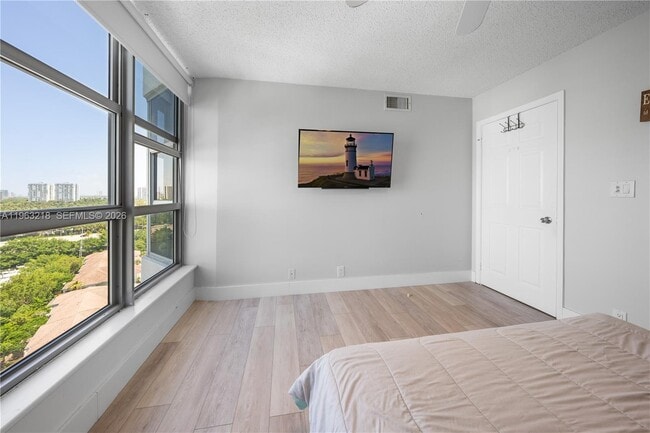 Building Photo - 3530 Mystic Pointe Dr