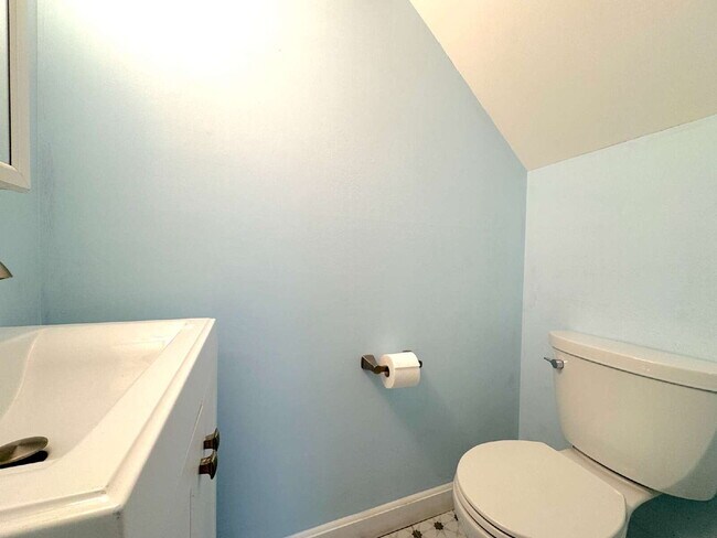 Building Photo - 5612 7th Rd S