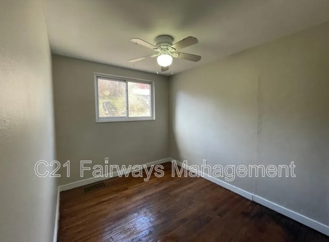 Building Photo - 616 Perrilyn St
