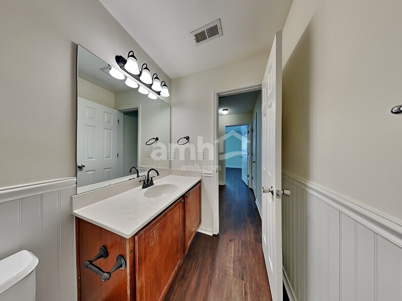 Building Photo - 641 Woodson Dr