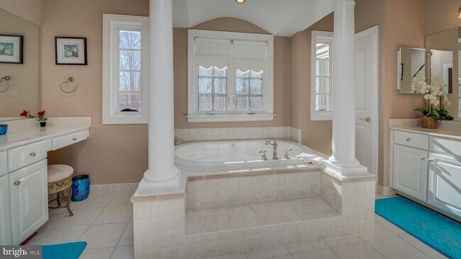 Building Photo - 14000 Baneberry Cir