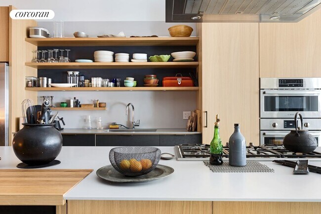 Building Photo - 21 Bleecker St