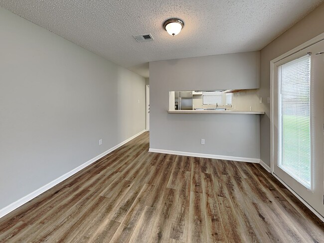 Building Photo - 3 BR/2BA | Newly Renovated Single Family in Dallas | Fenced Backyard | Located Near The Great Tri...